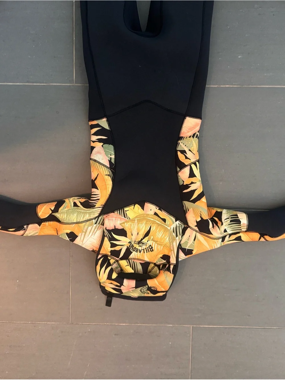 Billabong Girls 4/3 Wetsuit with Yellow Peach Tropical - excellent condition